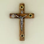 Wandkreuz mit Erde aus Bethlehem Olivenholz 16 cm