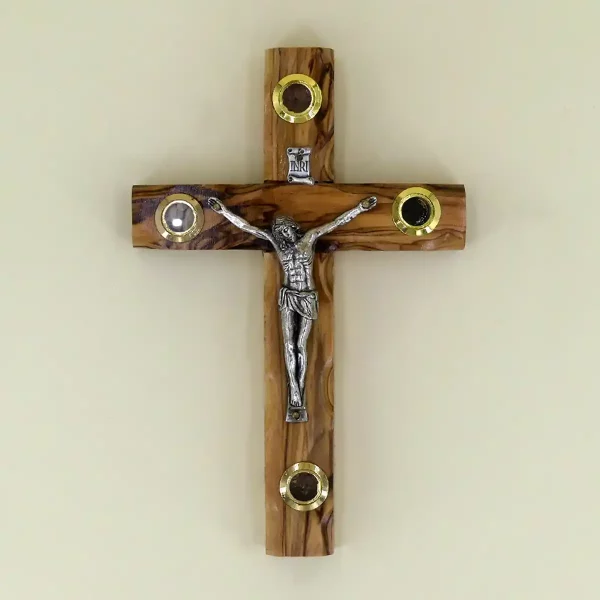 Wandkreuz mit Erde aus Bethlehem Olivenholz 16 cm