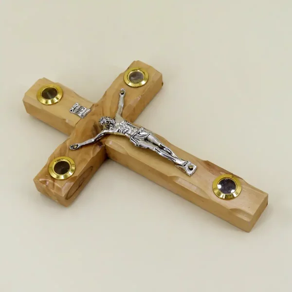 Wandkreuz mit Erde aus Bethlehem Olivenholz 16 cm