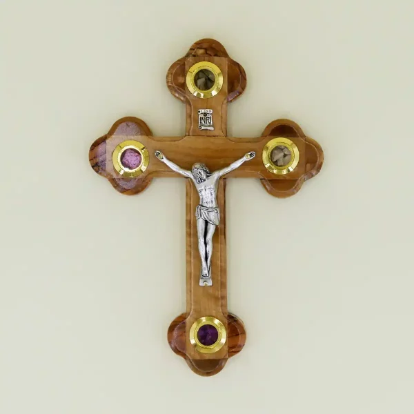 Wandkreuz mit Erde aus Bethlehem Olivenholz 18 cm