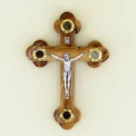 Wandkreuz mit Erde aus Bethlehem Olivenholz 14 cm