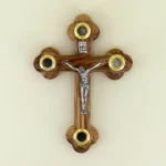 Wandkreuz mit Erde aus Bethlehem Olivenholz 14 cm
