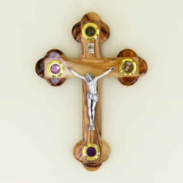 Wandkreuz mit Erde aus Bethlehem Olivenholz 18 cm