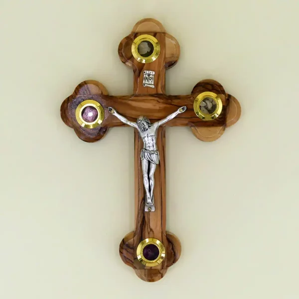 Wandkreuz mit Erde aus Bethlehem Olivenholz 18 cm