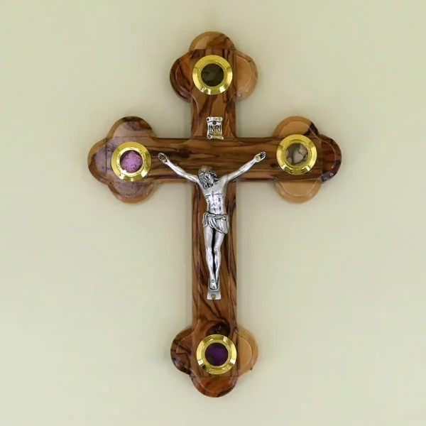 Wandkreuz mit Erde aus Bethlehem Olivenholz 18 cm