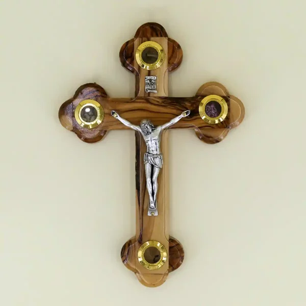 Wandkreuz mit Erde aus Bethlehem Olivenholz 18 cm