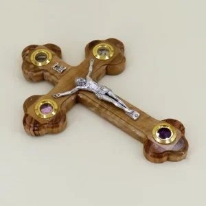 Wandkreuz mit Erde aus Bethlehem Olivenholz 18 cm