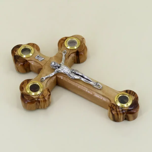 Wandkreuz mit Erde aus Bethlehem Olivenholz 14 cm