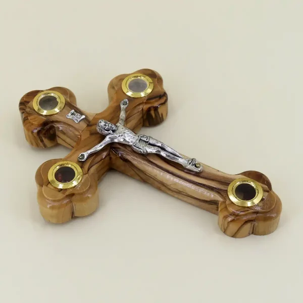 Wandkreuz mit Erde aus Bethlehem Olivenholz 14 cm