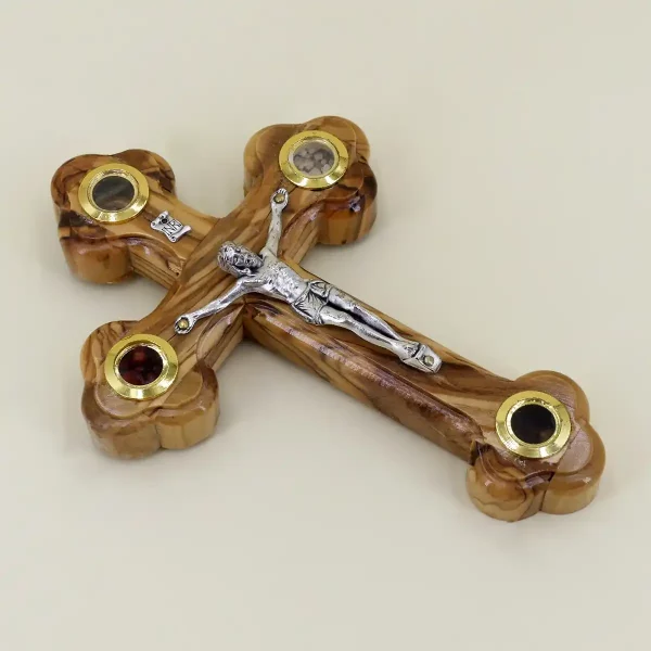 Wandkreuz mit Erde aus Bethlehem Olivenholz 14 cm