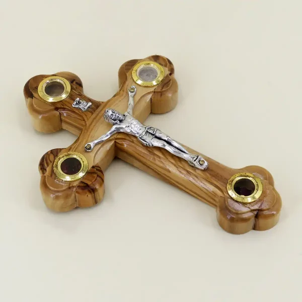 Wandkreuz mit Erde aus Bethlehem Olivenholz 14 cm