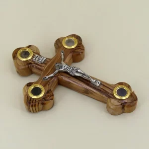 Wandkreuz mit Erde aus Bethlehem Olivenholz 14 cm