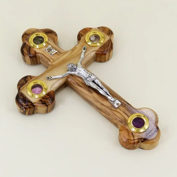 Wandkreuz mit Erde aus Bethlehem Olivenholz 18 cm