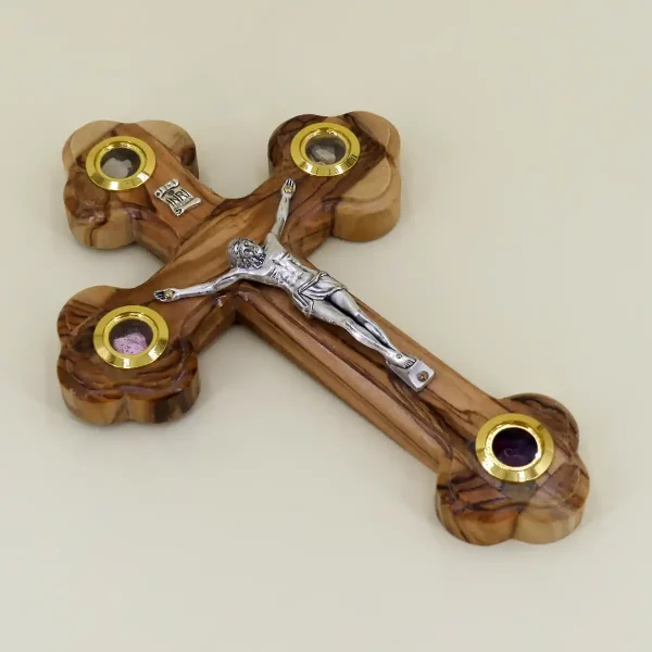 Wandkreuz mit Erde aus Bethlehem Olivenholz 18 cm